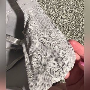 5 wireless VS bras! Like new. Many worn once